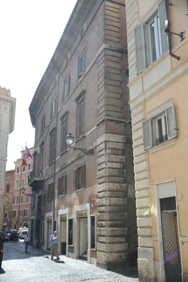 Lejlighed Due Mondi, Pantheon